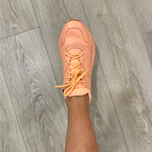 Good condition sneakers. I just changed my style and I don’t wear it anymore - Picture 5 of 8